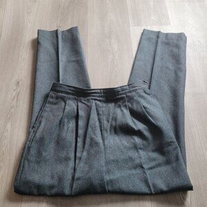 L.L. Bean Womens Gray Speckled Wool Pleated Trousers Gray Tag Size 14 Actual siz